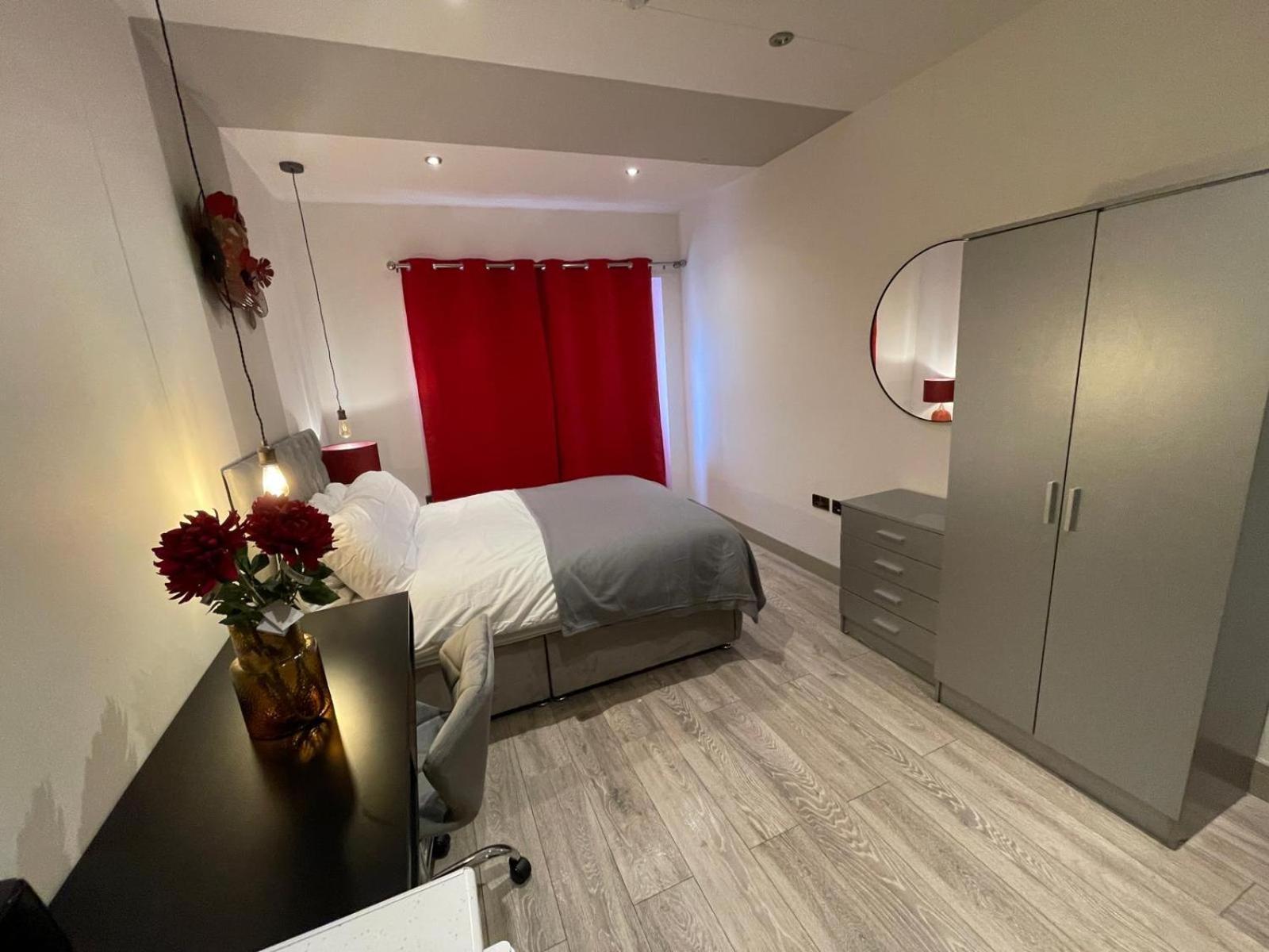 Letzi Premium Cozy Retreat Private En-Suite Rooms, Wembley Londra Esterno foto