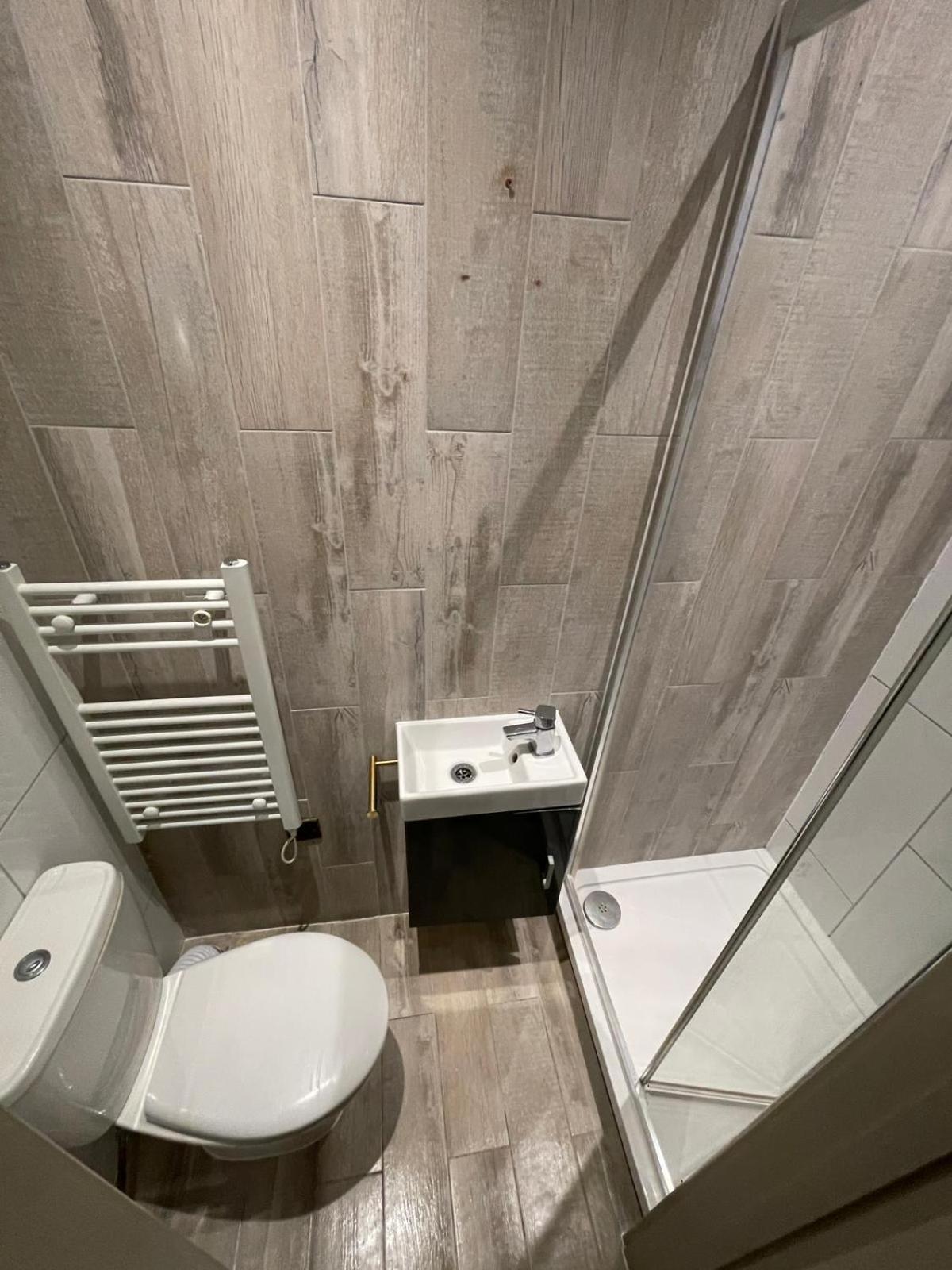 Letzi Premium Cozy Retreat Private En-Suite Rooms, Wembley Londra Esterno foto