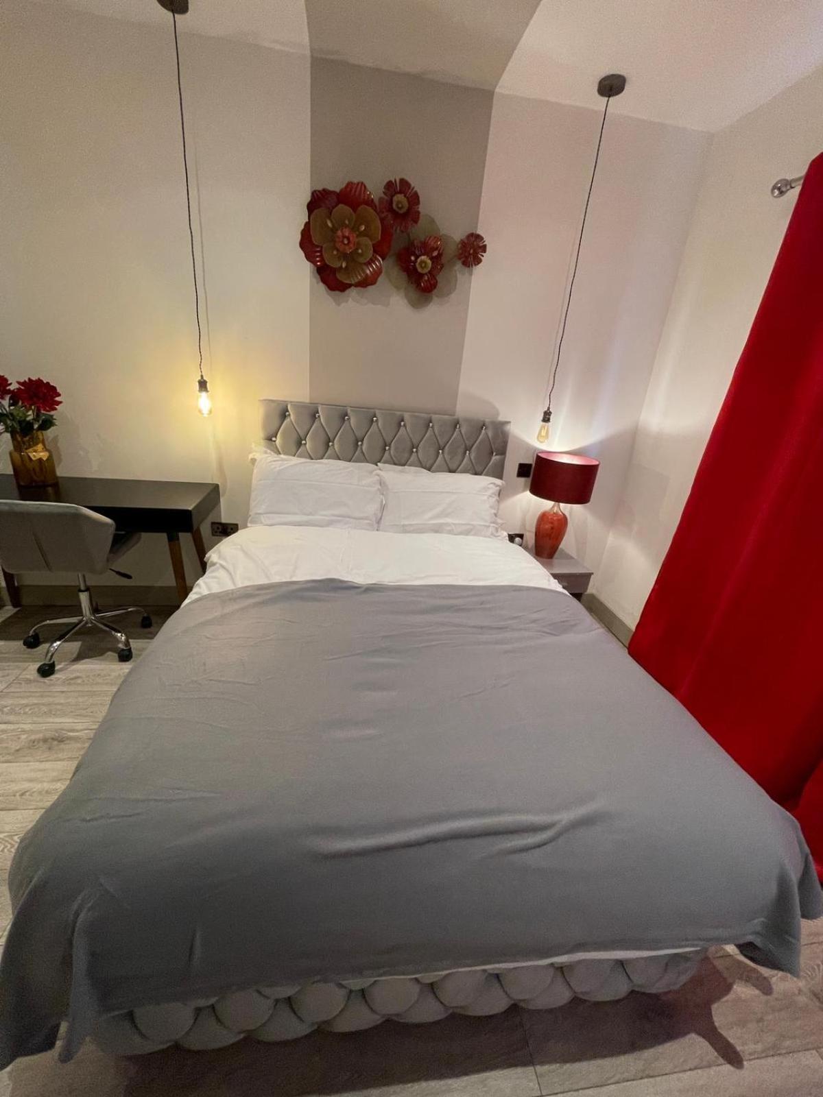 Letzi Premium Cozy Retreat Private En-Suite Rooms, Wembley Londra Esterno foto